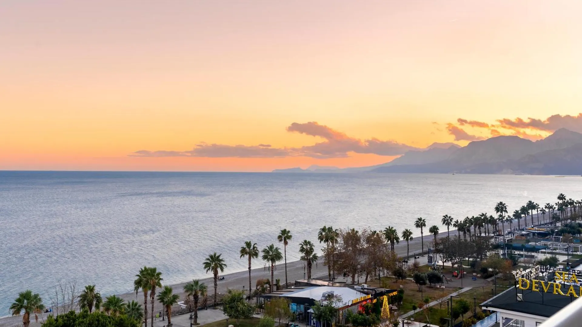 Apartament Heart Of The City With Unique Views Of The Sea. Antalya