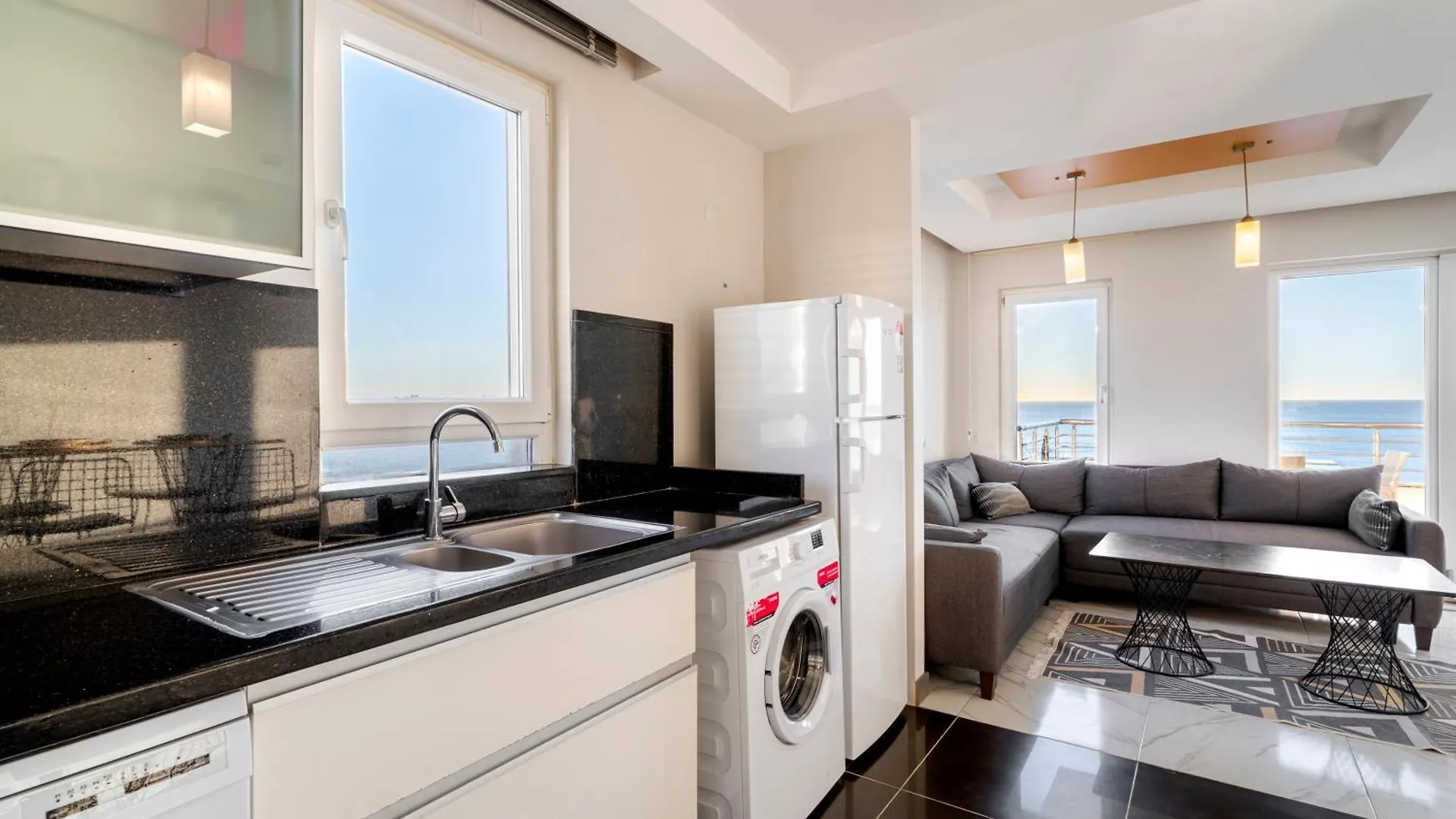 Heart Of The City With Unique Views Of The Sea. Antalya Apartament