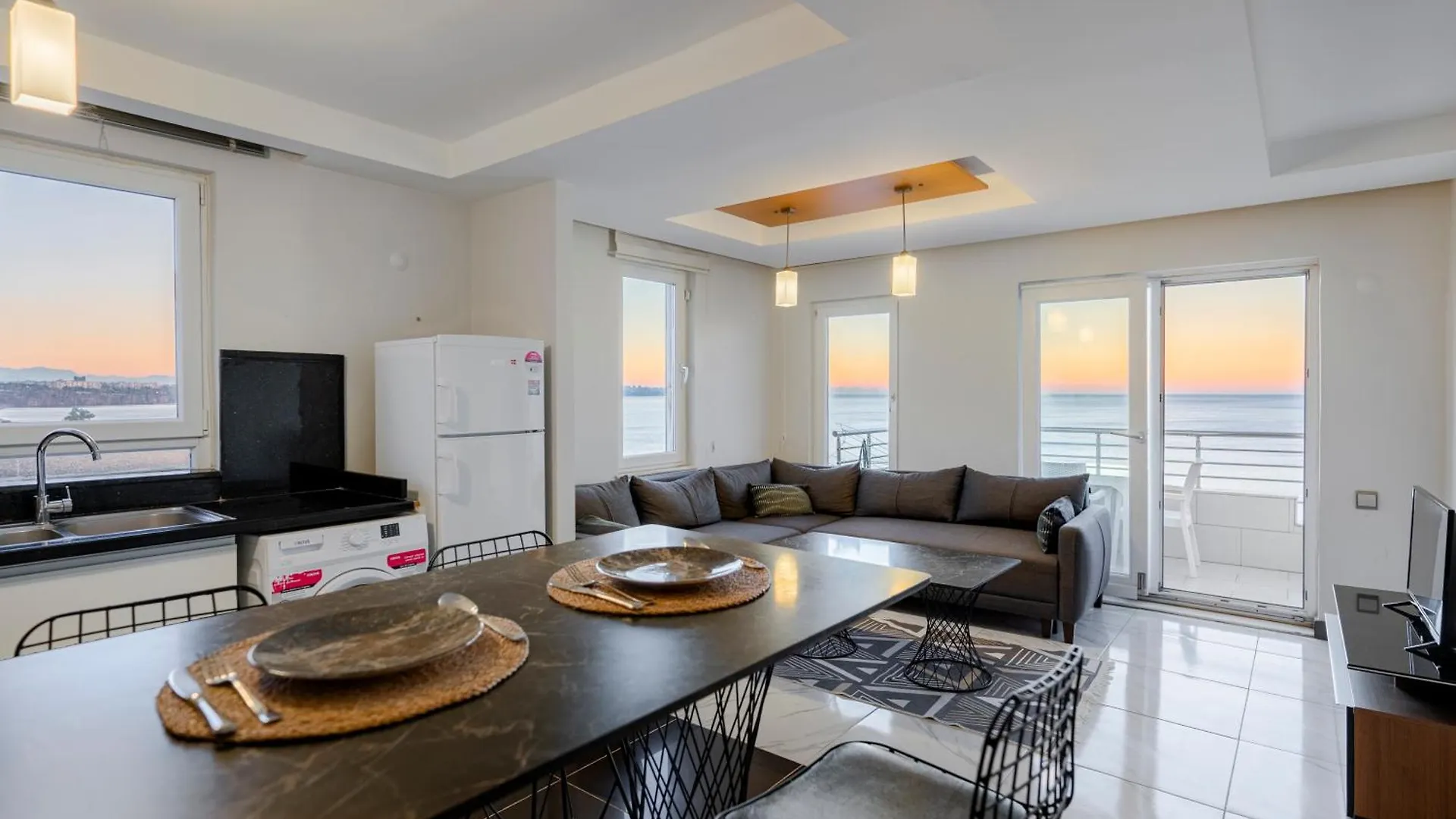 Heart Of The City With Unique Views Of The Sea. Antalya Apartament